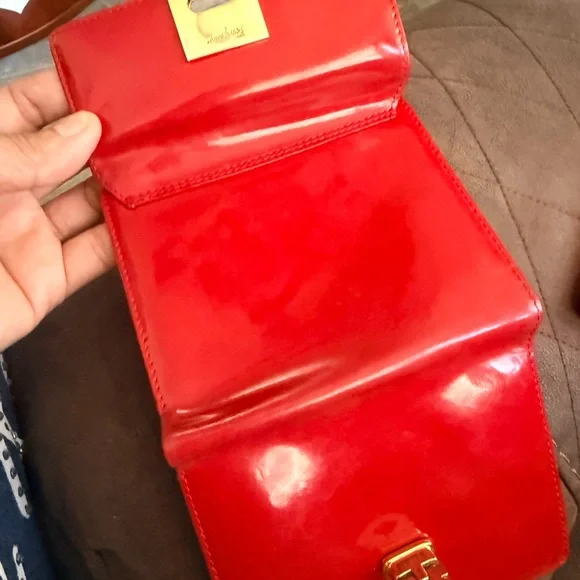 Salvatore Ferragamo Red Patent Leather Compact Wallet with Gold Turnlock - Picture 4 of 5